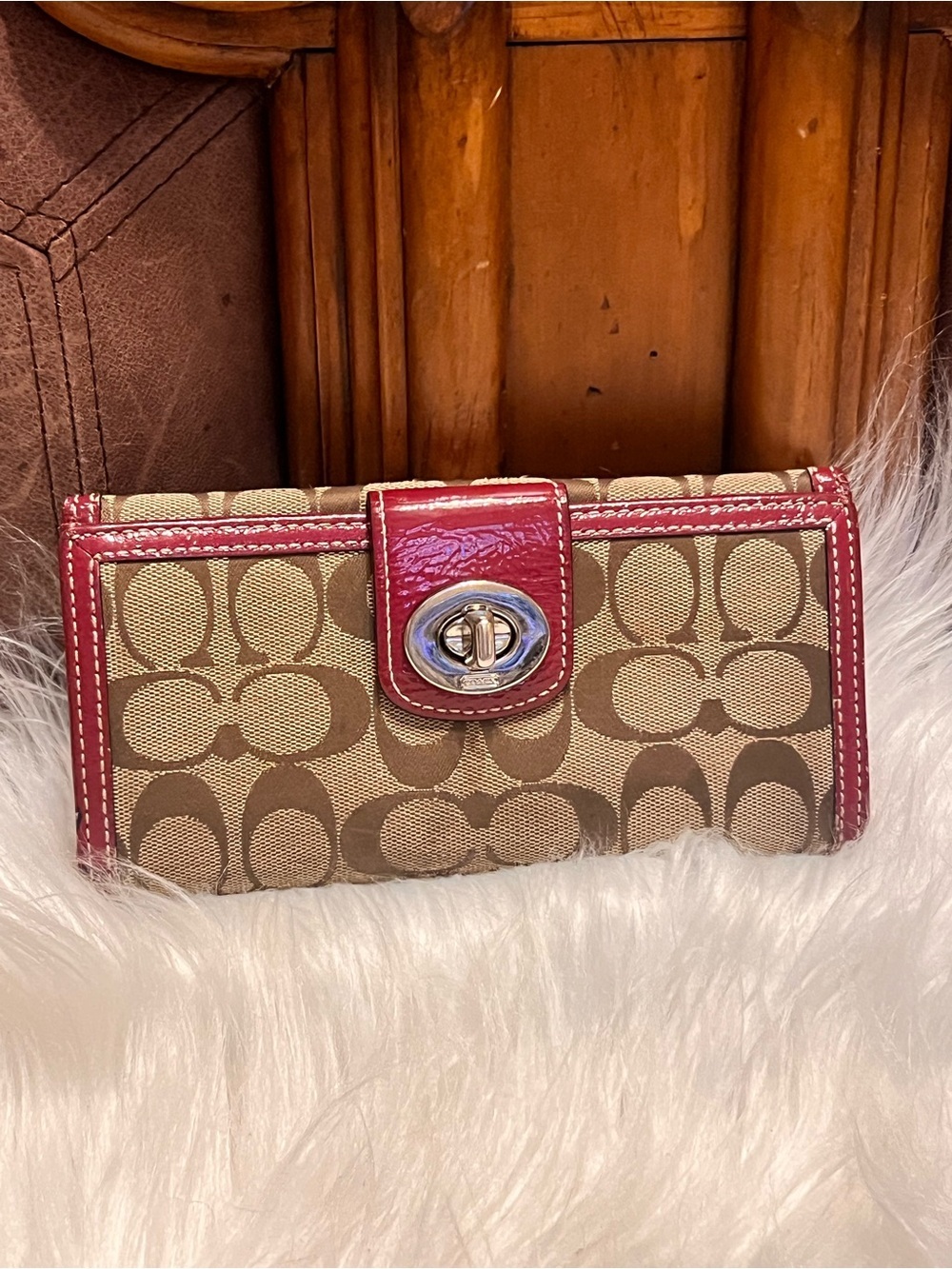 Coach Beige Signature Canvas Wallet with Red Patent Trim - Picture 3 of 12